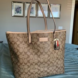 Coach Signature Tote